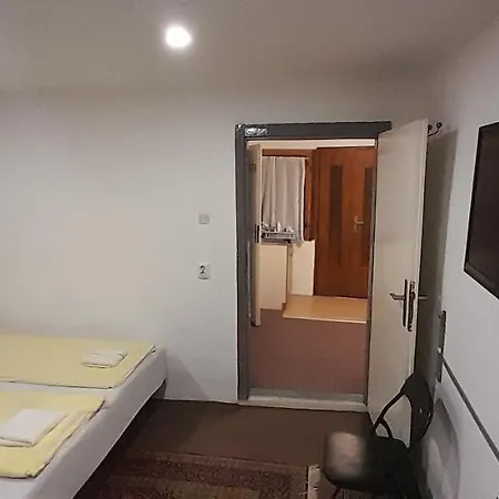 Pensjonat Mahala - Free Garage