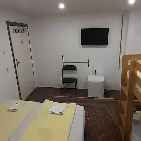 Mahala - Free Garage Pensjonat