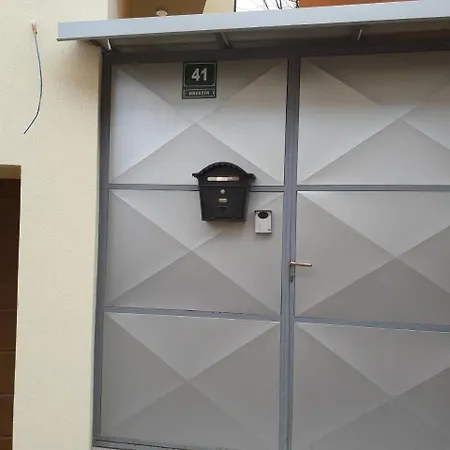 Pensjonat Mahala - Free Garage