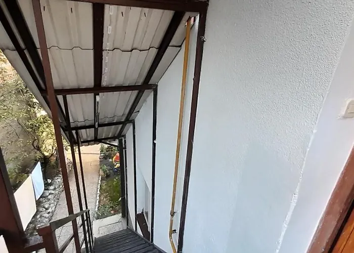 Konukevi Mahala - Free Garage