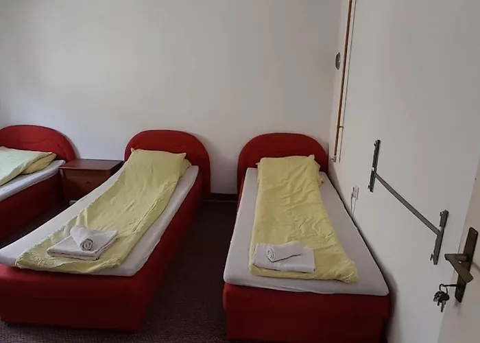 Πανσιόν Mahala - Free Garage