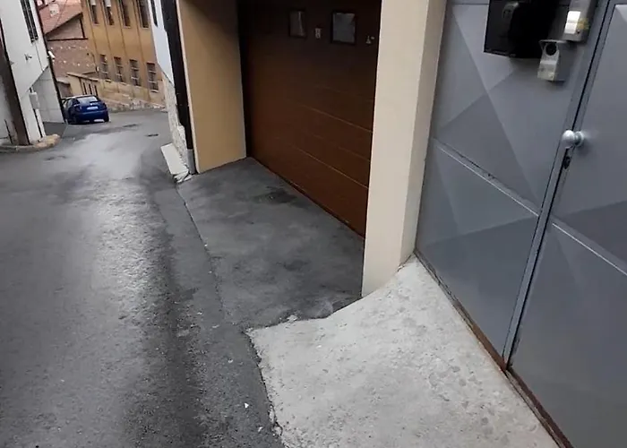 Konukevi Mahala - Free Garage