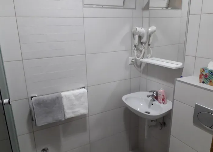 Mahala - Free Garage